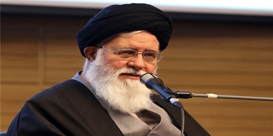 هیجان زنان در ورزشگاه فوتبال مقابل مردان حرام است / تحریک فیفا کار بی دین های خارج نشین است