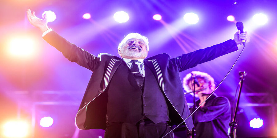 حمله تند کیهان به ابی، خواننده معروف لس‌آنجلسی/ وطن او ایران نیست/ دین و اعتقاد او فقط پول است