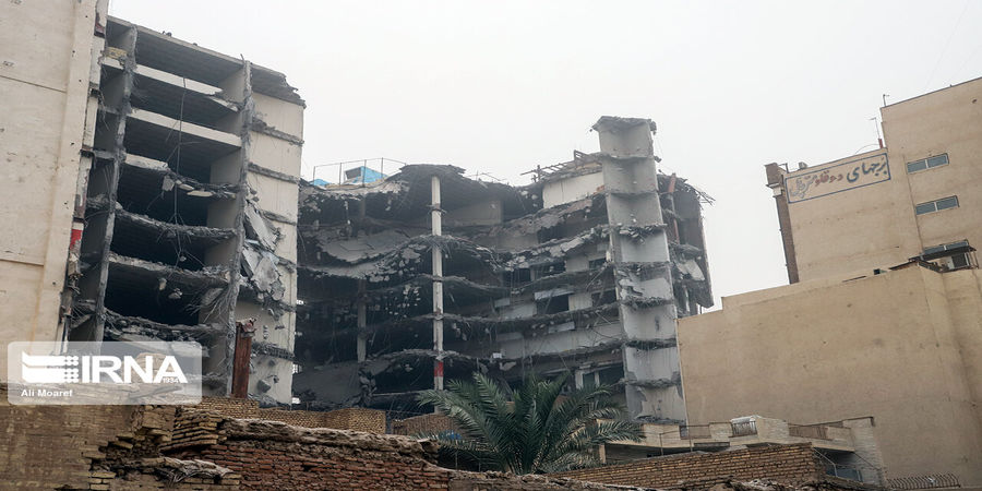 هشدار به شهروندان/احتمال ریزش قسمت دیگری از ساختمان متروپل آبادان