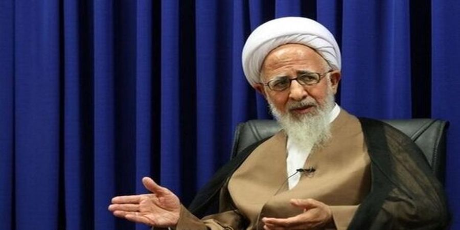 ‌آیت الله جوادی آملی: اختلاس ها با قلم افراد صورت می گیرد نه با زور اسلحه / اگر ملت بخواهد بایستد باید جیبش پر باشد