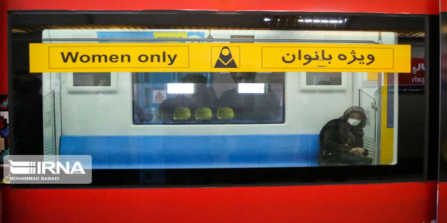 استخدام بی قواره در مترو!