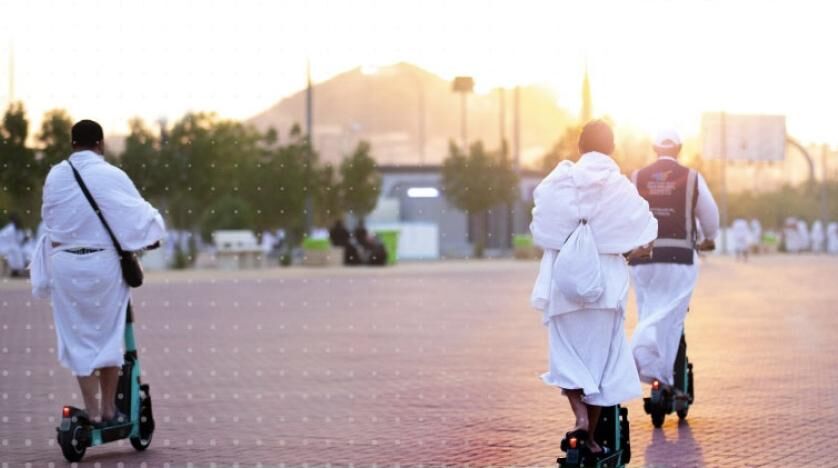 استفاده از اسکوتر برقی برای تردد زائران حج بین اماکن مقدس + تصاویر