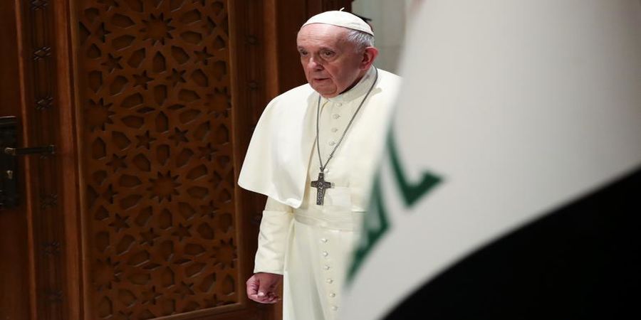 باد، پاپ فرانسیس را با خود برد!+ فیلم